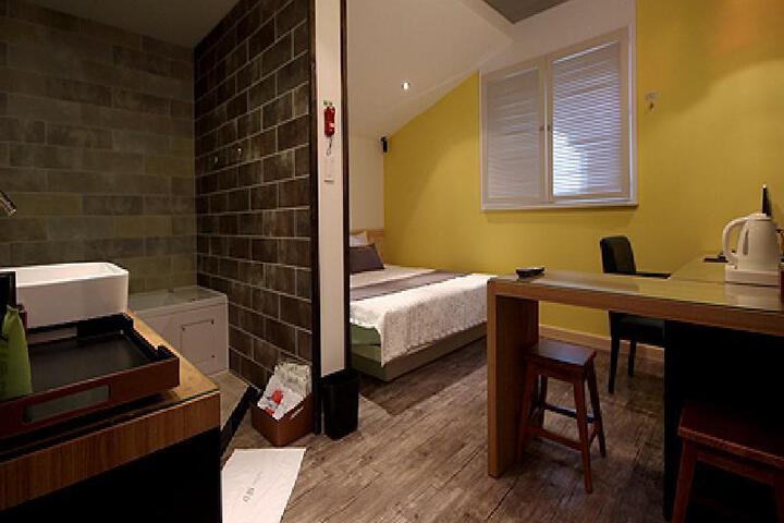 Room 3 of 6