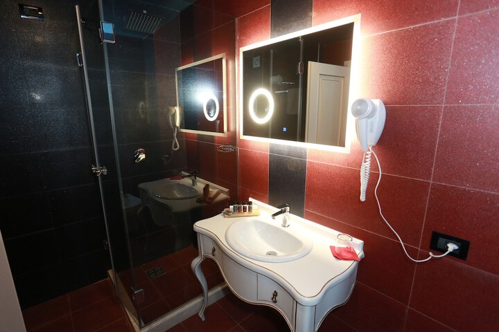 Room 33 of 59
