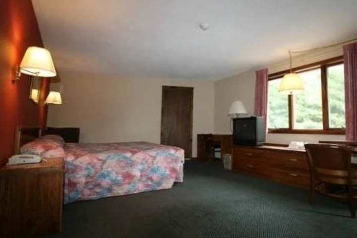 Room 3 of 9