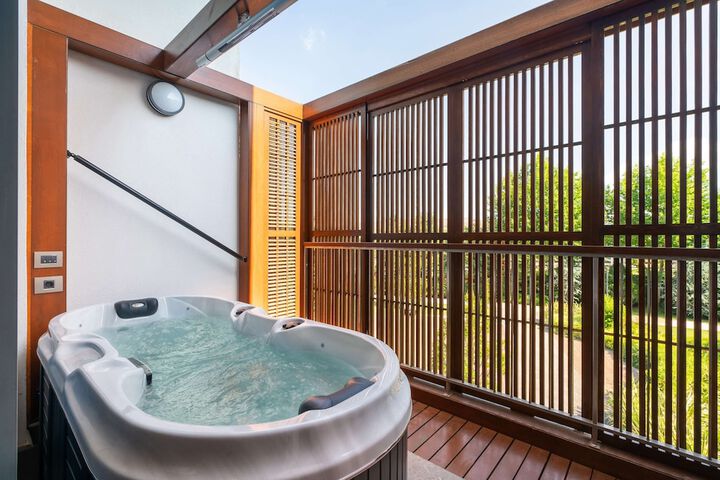 Hot Tub 56 of 116