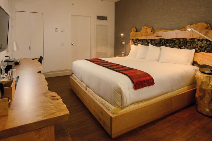Room 5 of 108