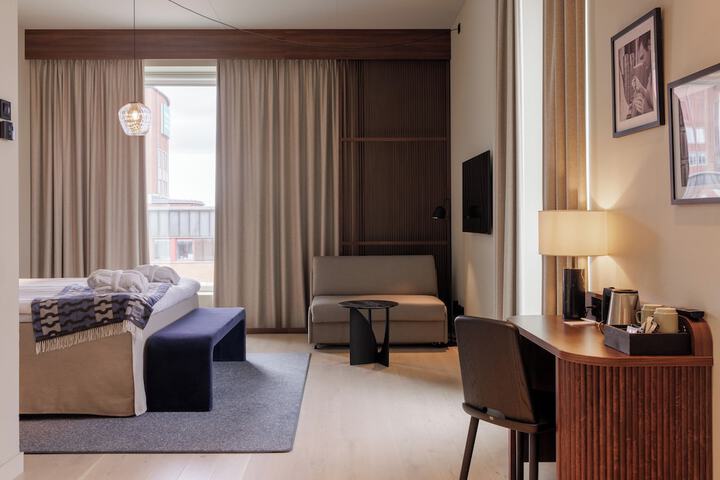 Room 15 of 100