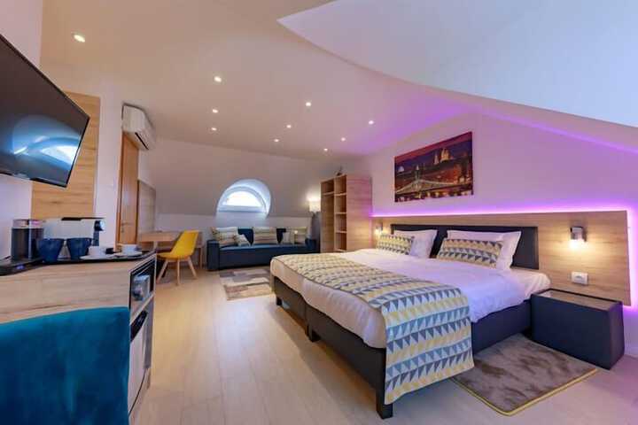 Room 3 of 66