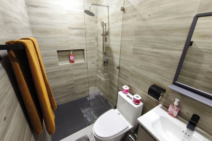 Room 293 of 403