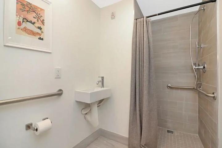 Room 9 of 27