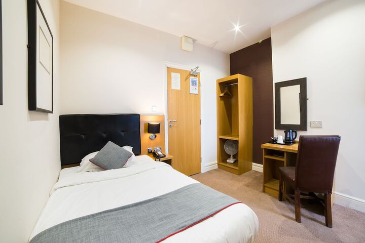 Room 22 of 48