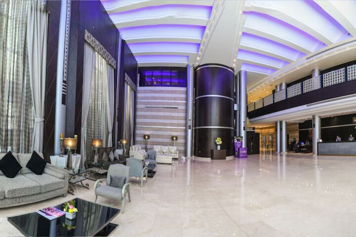 Entrance & Lobby