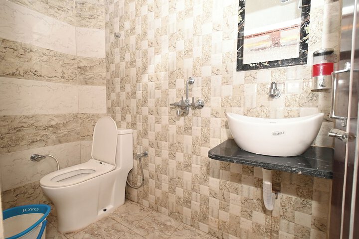 Room 25 of 29