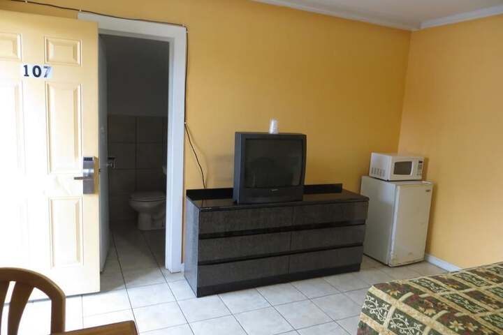 Room 6 of 13