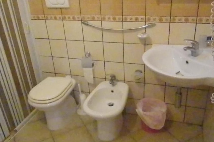 Room 25 of 47