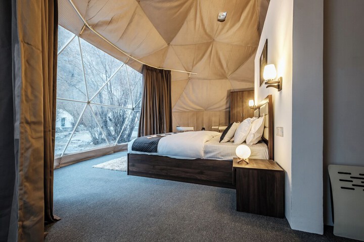 Room 2 of 16