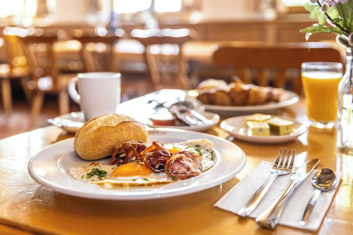 Breakfast/Coffee Service 95 of 154