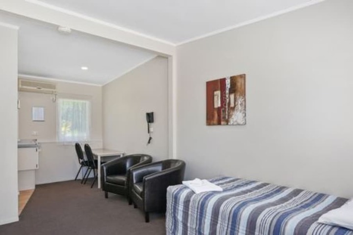 Room 2 of 37