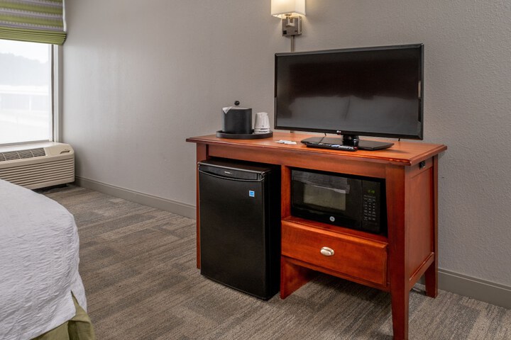 1 King Bed with Refrigerator, Microwave (9 of 10)