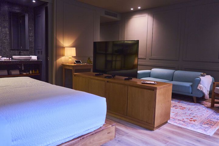 Room 11 of 43