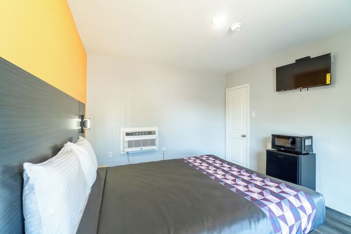 Room 32 of 79