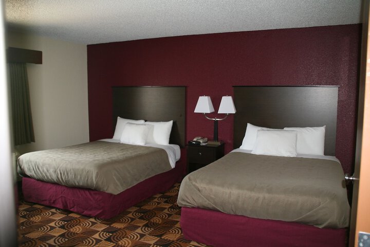 1 Queen Bed (8 of 22)