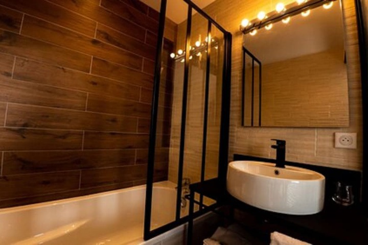 Room 15 of 31
