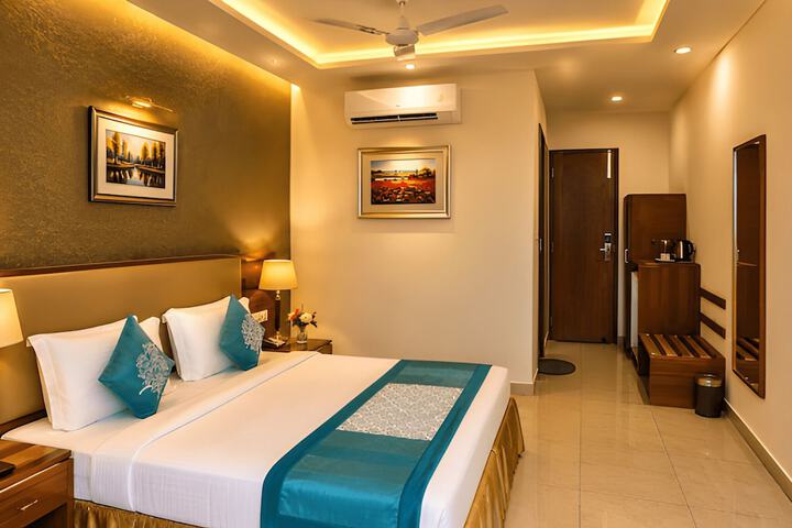 Room 4 of 18