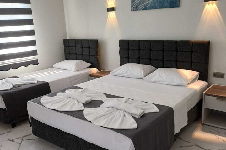 Room 2 of 35