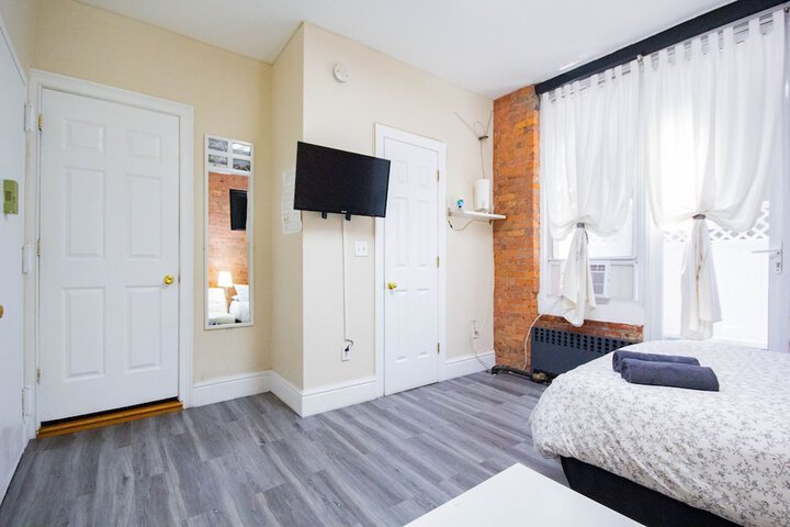 Room 53 of 121
