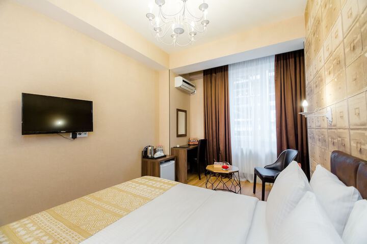 Room 21 of 108