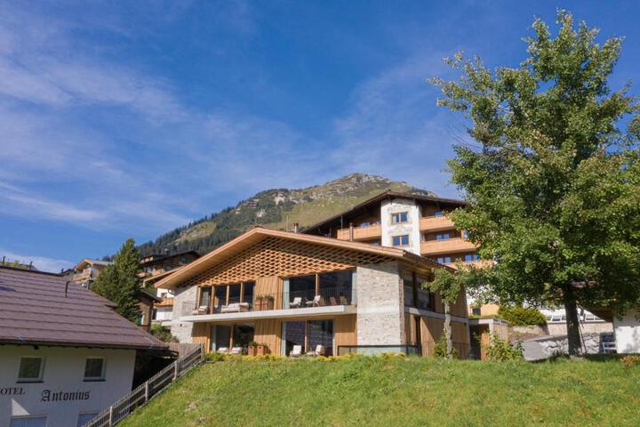 Arla Luxury Home