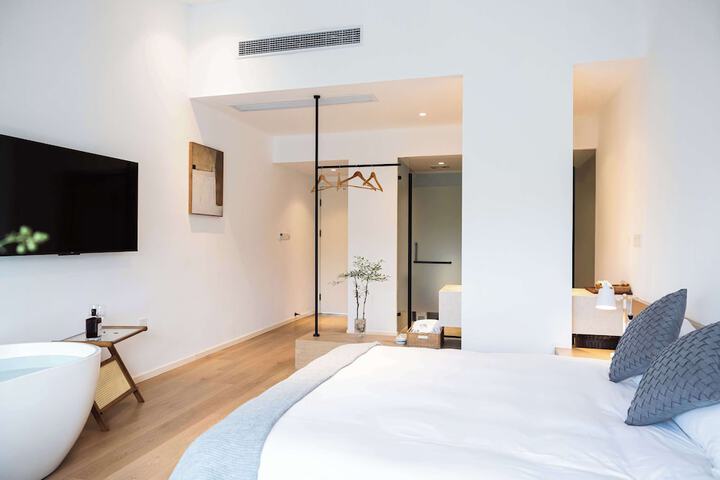 Room 56 of 125