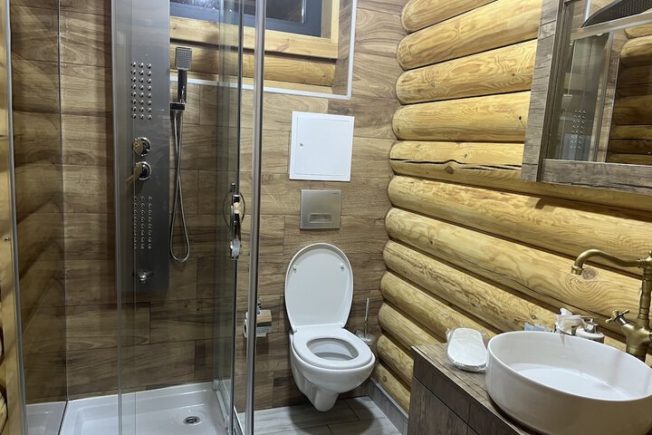 Room 9 of 18