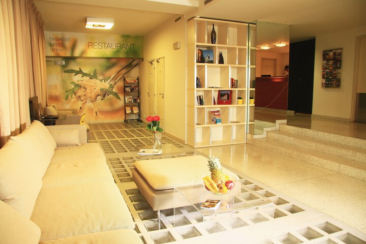 Guest Lobby