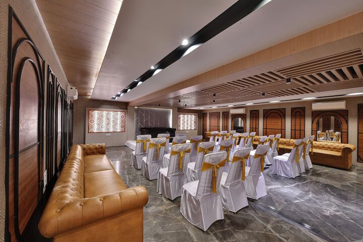 Ballroom/Hall 26 of 31