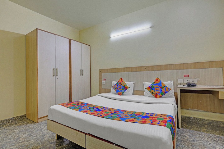 Room 16 of 28