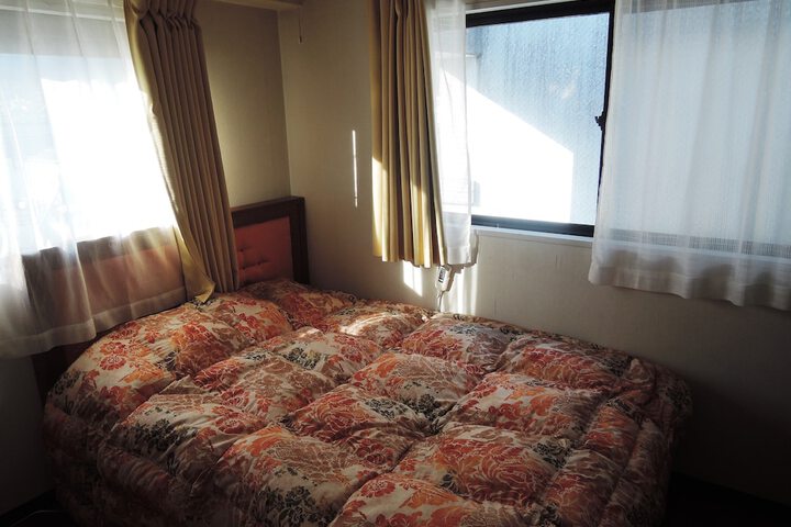 Room 16 of 100