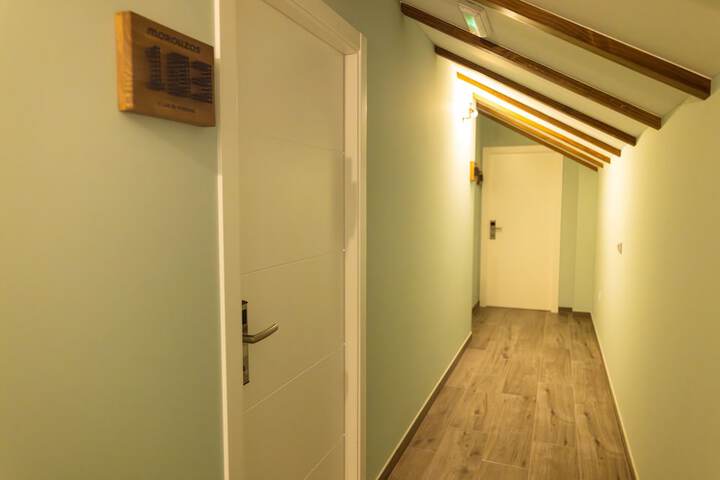 Ballroom/Hall 17 of 19