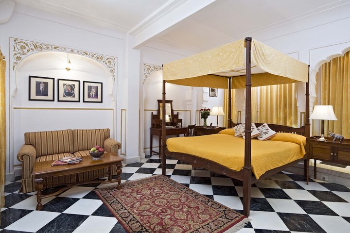 Room 6 of 74