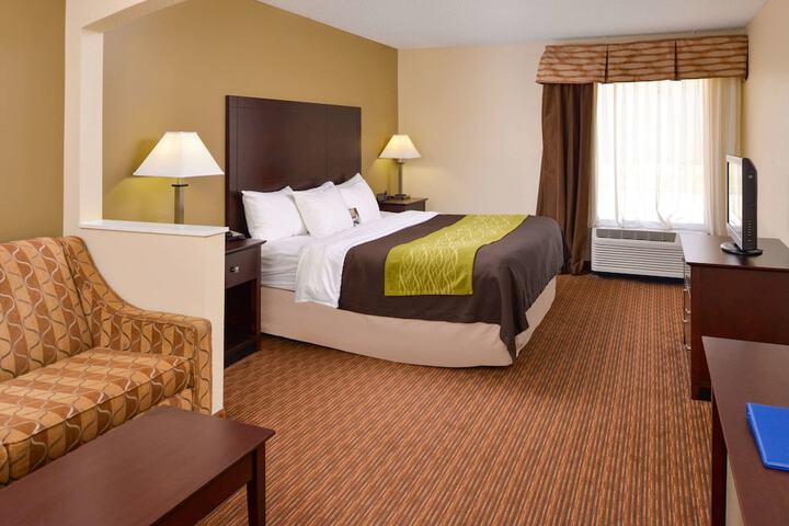 Room 10 of 102