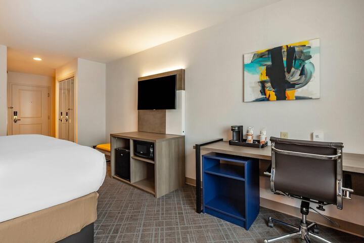 Room 16 of 46