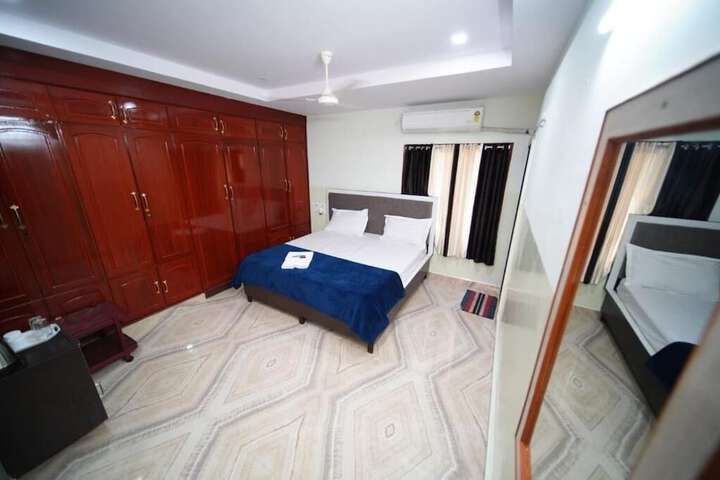 Room 5 of 17