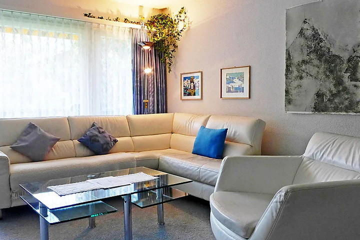 Room 13 of 27