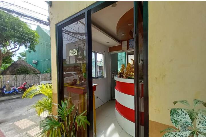 Exterior of OYO 1048 Jomckayl Apartelle