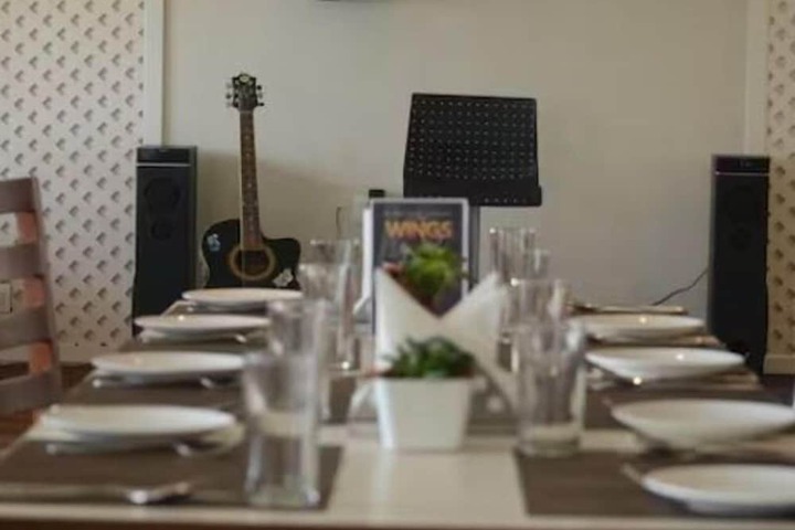 Dining 6 of 8