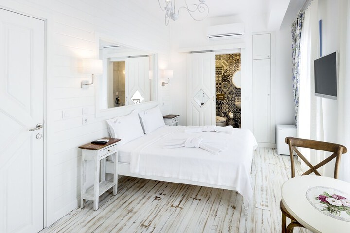 Room 6 of 22