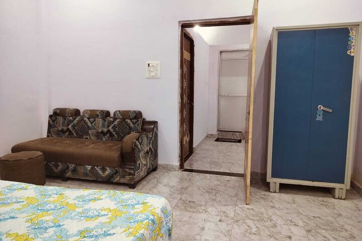 Room 2 of 6