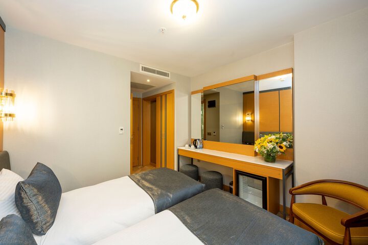 Room 32 of 144