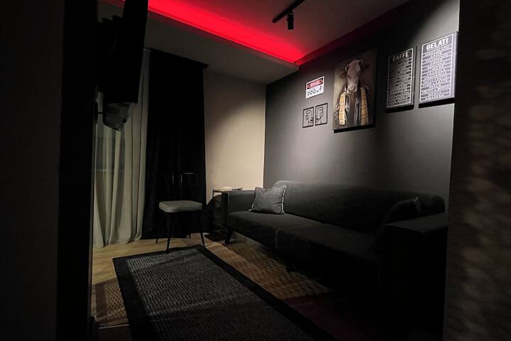 Room 10 of 28