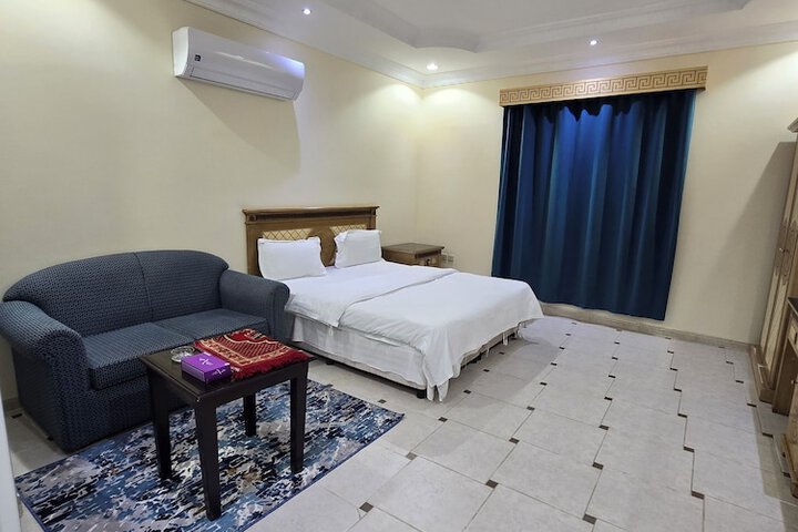 Room 16 of 40