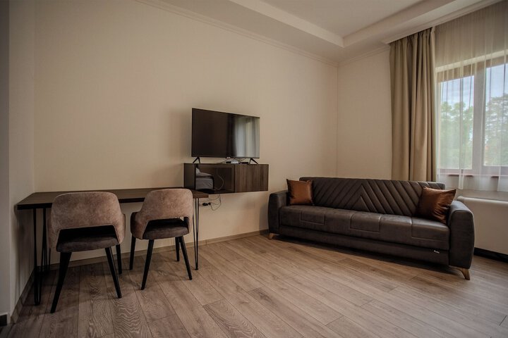 Room 52 of 143