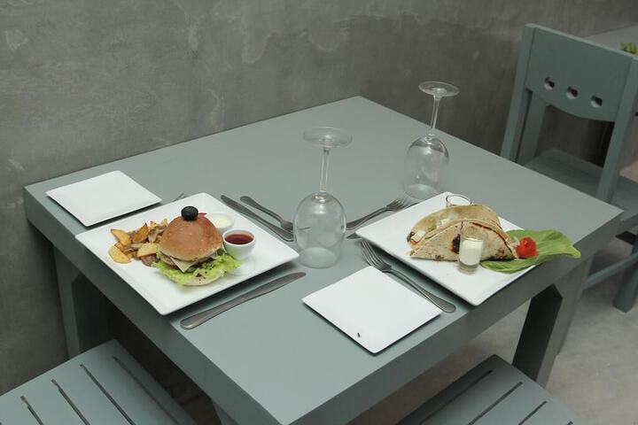 Dining 24 of 26