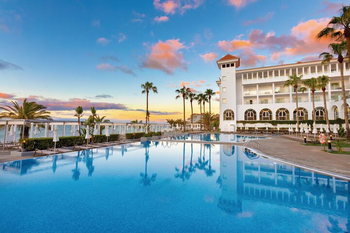 Hotel with Pool