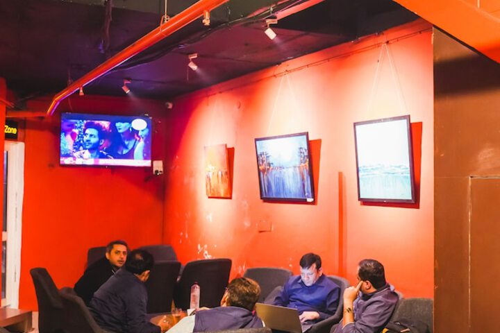 Lounge 93 of 120